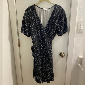 Vetta Short Mini Wrap Dress Black Ditsy Floral with Pockets